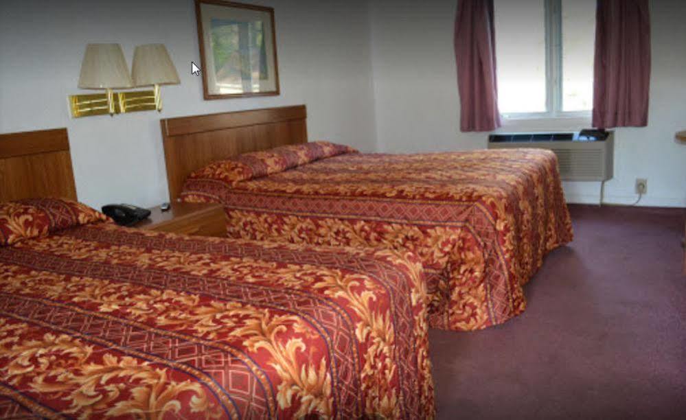 Hofbrau Riverfront Hotel Helen Bagian luar foto